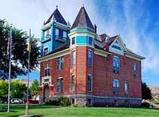Picture of the front of the Wheeler courthouse