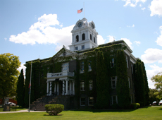 Picture of the front of the Crook courthouse