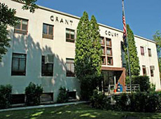 Picture of the front of the Grant courthouse
