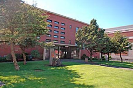 Picture of the front of the Lincoln courthouse