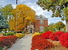 Picture of the front of the Sherman courthouse