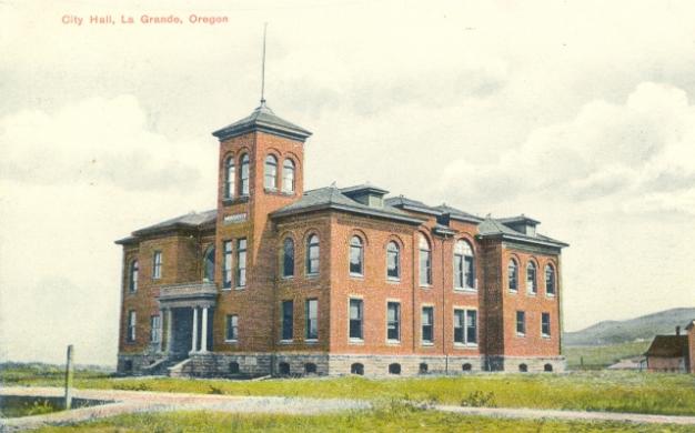 Picture of the front of the 1905  Union courthouse
