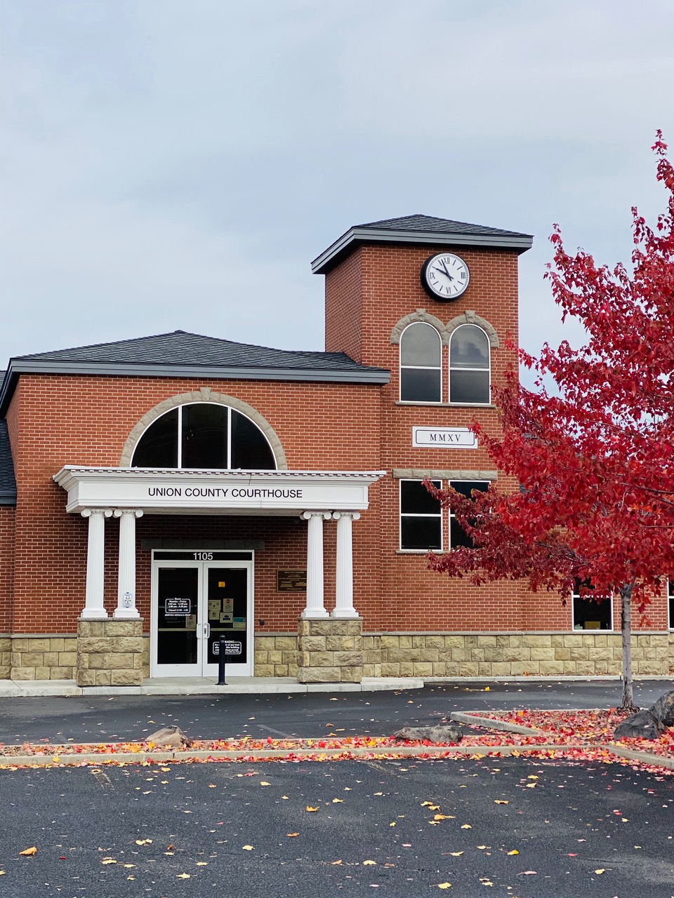 Picture of the front of the Union courthouse