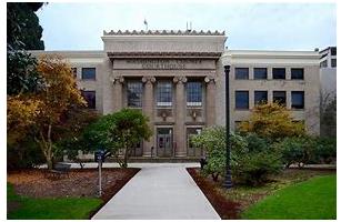 Picture of the front of the Washington courthouse